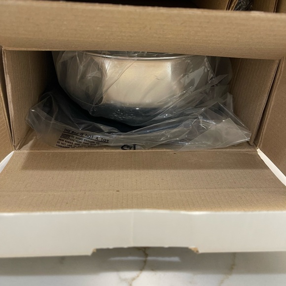 Fondue Set still in its box, never used. - Picture 4 of 4